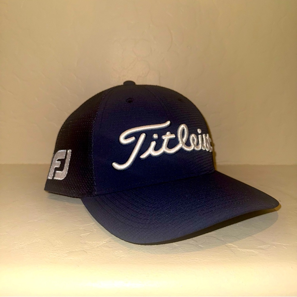 NAVY TITLEIST TOUR PERFORMANCE MESH HAT